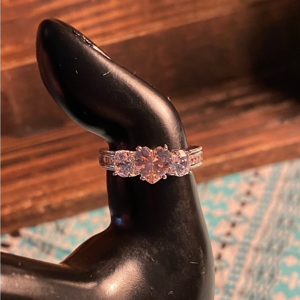 💗Pink & White CZ Heart Ring.💗